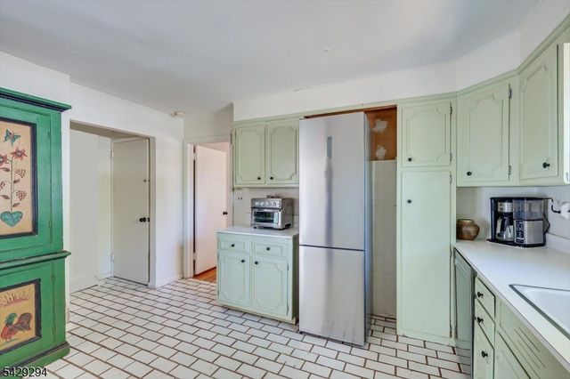 78 Rose St, Metuchen Boro, NJ 08840