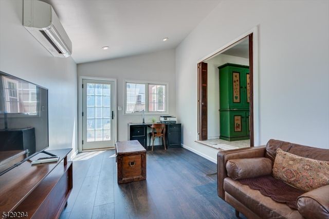 78 Rose St, Metuchen Boro, NJ 08840