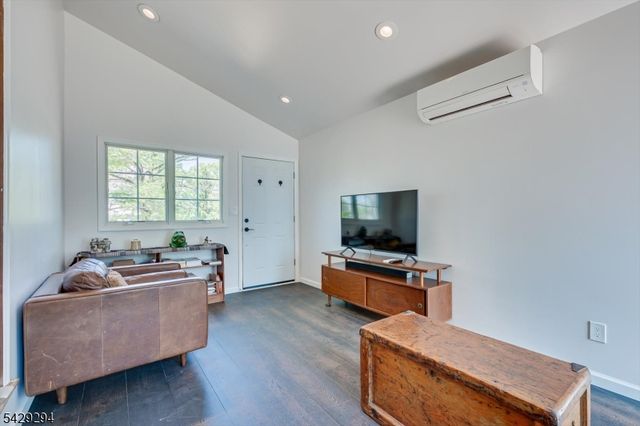 78 Rose St, Metuchen Boro, NJ 08840