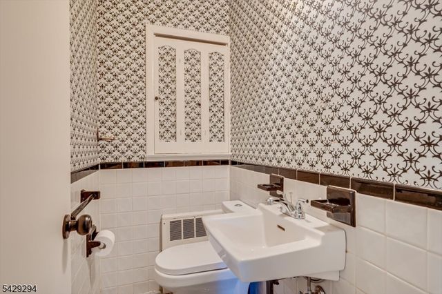 78 Rose St, Metuchen Boro, NJ 08840