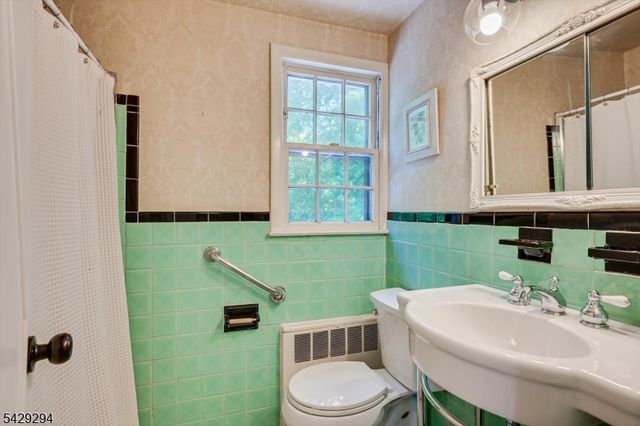 78 Rose St, Metuchen Boro, NJ 08840