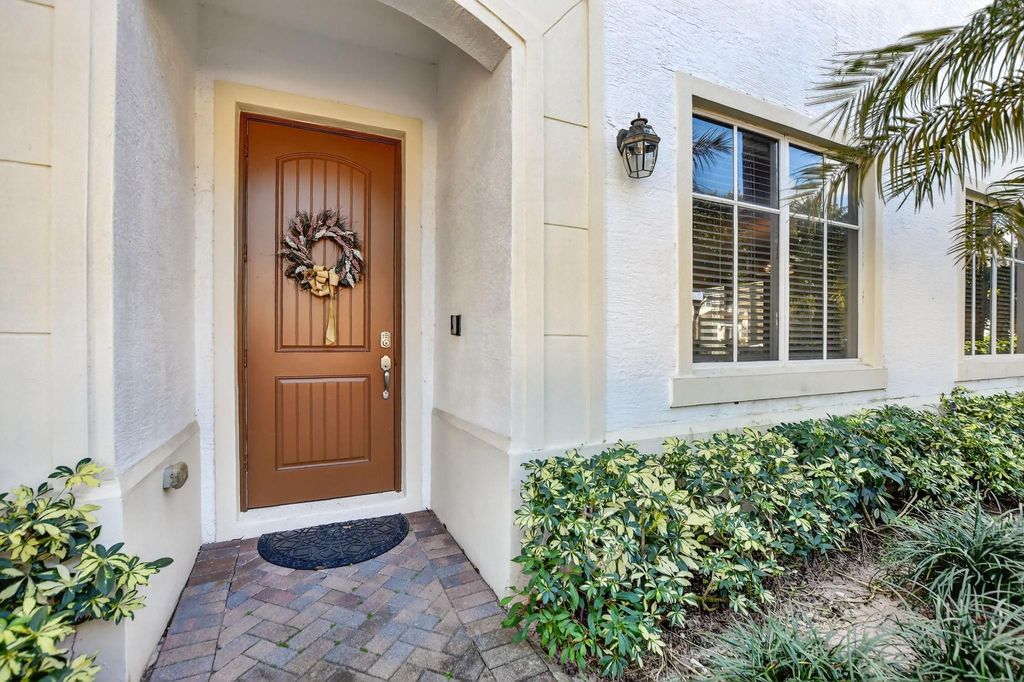 Image 11 of property listing at 591 NW Library Commons Way, Boca Raton, FL 33432