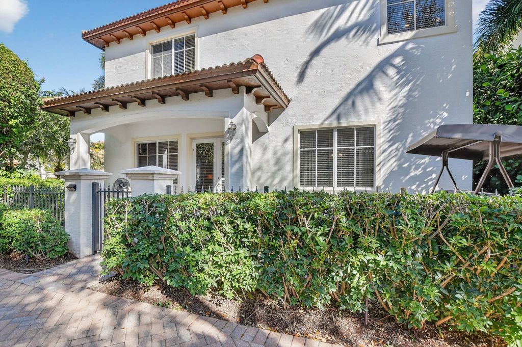 Image 15 of property listing at 591 NW Library Commons Way, Boca Raton, FL 33432