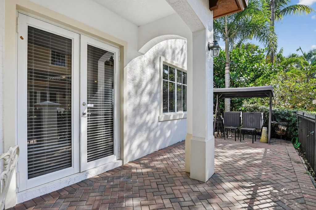 Image 16 of property listing at 591 NW Library Commons Way, Boca Raton, FL 33432