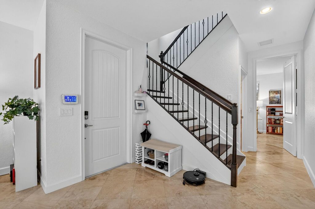 Image 17 of property listing at 591 NW Library Commons Way, Boca Raton, FL 33432