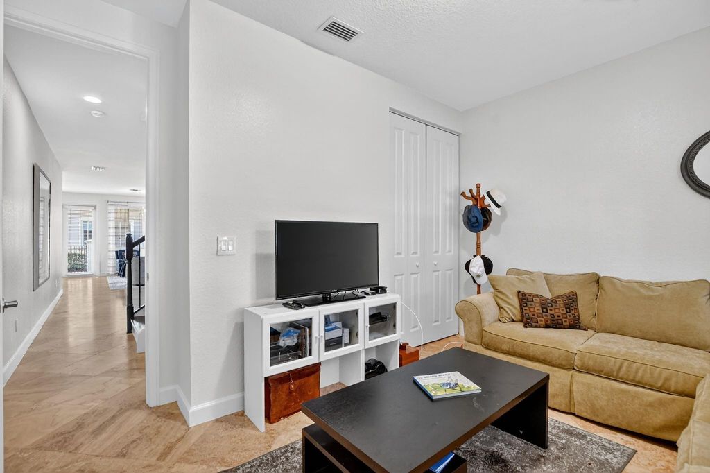 Image 35 of property listing at 591 NW Library Commons Way, Boca Raton, FL 33432