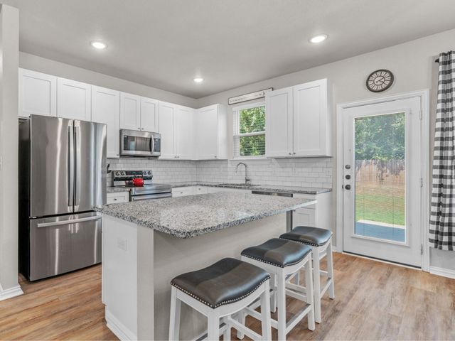 608 Porcupine Drive, Springtown, TX 76082