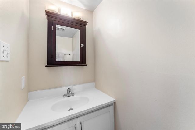 5052 CLIFFHAVEN DR, Annandale, VA 22003