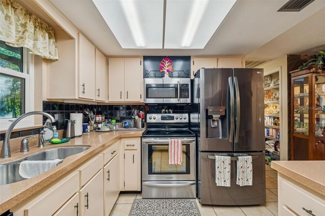 11600 MEADOWLANE DRIVE, Dade City, FL 33525