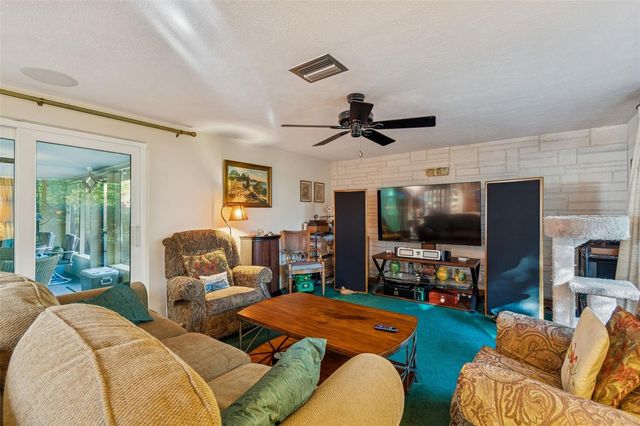 11600 MEADOWLANE DRIVE, Dade City, FL 33525