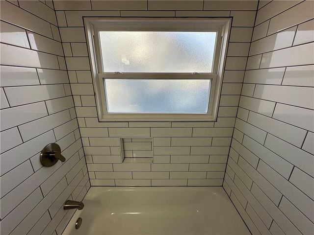 1215 S Pleasant Street, Independence, MO 64055