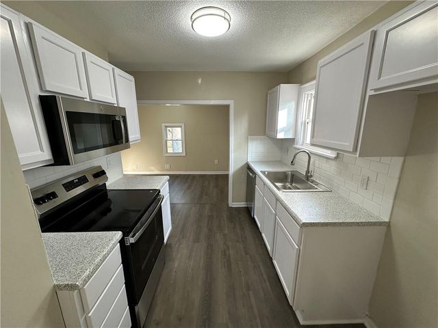 1215 S Pleasant Street, Independence, MO 64055