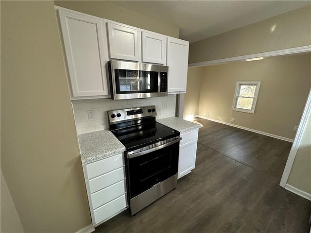 1215 S Pleasant Street, Independence, MO 64055