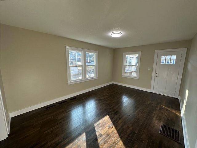 1215 S Pleasant Street, Independence, MO 64055