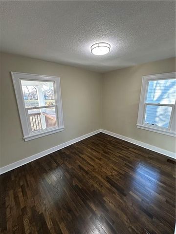 1215 S Pleasant Street, Independence, MO 64055