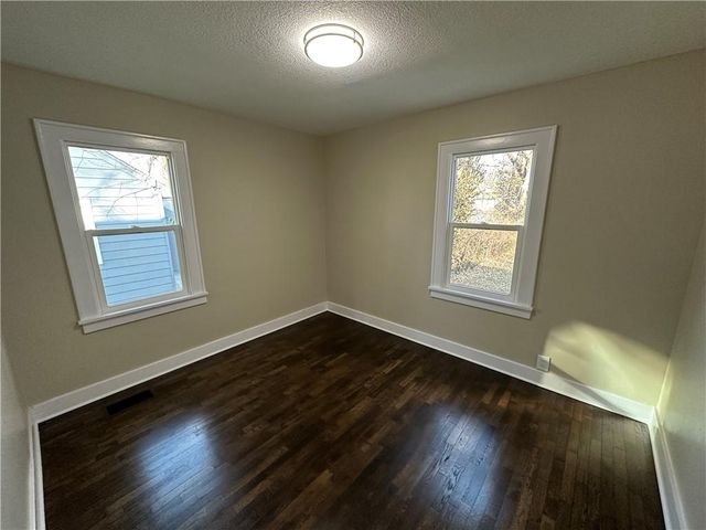 1215 S Pleasant Street, Independence, MO 64055