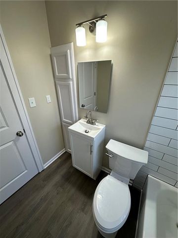 1215 S Pleasant Street, Independence, MO 64055