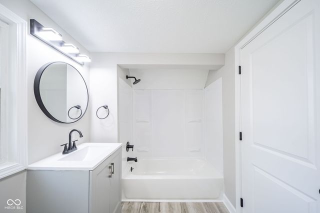 1322 S E Street, Elwood, IN 46036