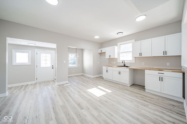 1322 S E Street, Elwood, IN 46036