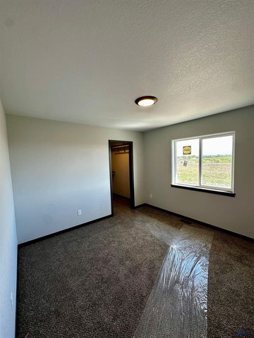616 BULL RUN DR, Box Elder, SD 57719