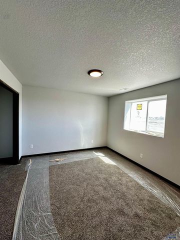 616 BULL RUN DR, Box Elder, SD 57719