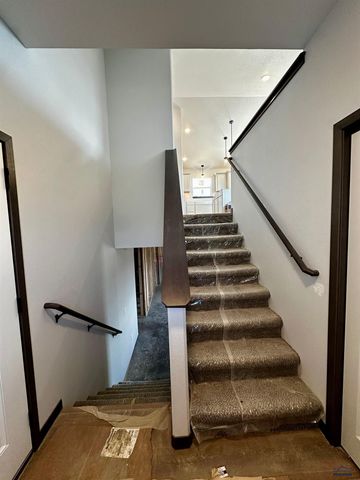 616 BULL RUN DR, Box Elder, SD 57719