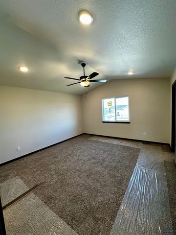 616 BULL RUN DR, Box Elder, SD 57719