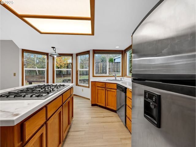 2568 Sw ORCHARD Ct, Gresham, OR 97080