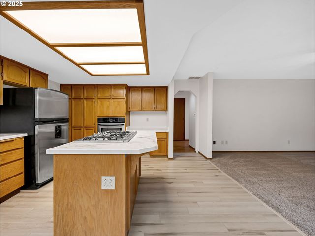 2568 Sw ORCHARD Ct, Gresham, OR 97080