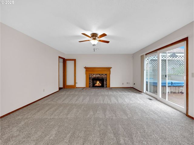 2568 Sw ORCHARD Ct, Gresham, OR 97080