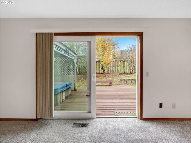 2568 Sw ORCHARD Ct, Gresham, OR 97080