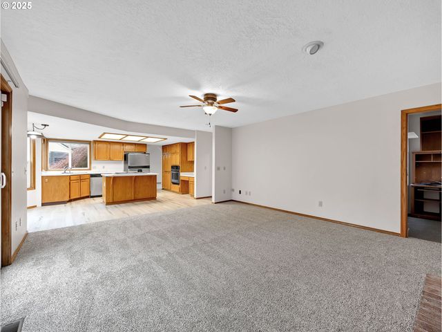 2568 Sw ORCHARD Ct, Gresham, OR 97080