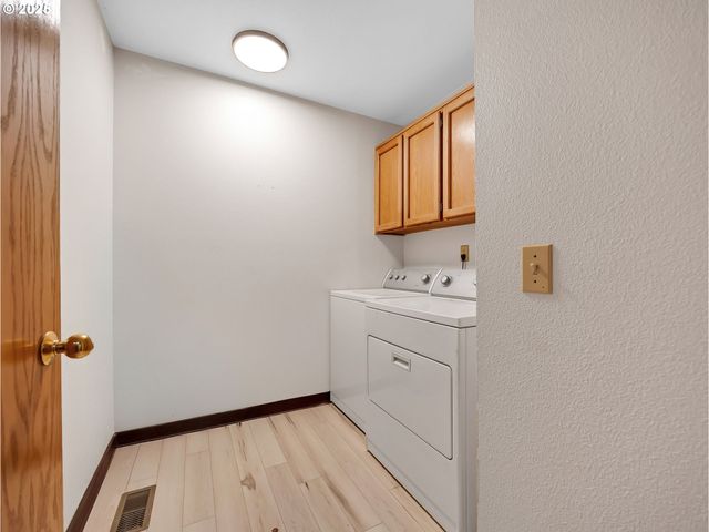 2568 Sw ORCHARD Ct, Gresham, OR 97080