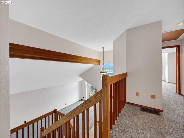 2568 Sw ORCHARD Ct, Gresham, OR 97080