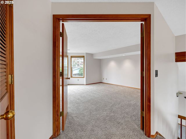 2568 Sw ORCHARD Ct, Gresham, OR 97080