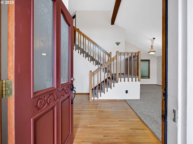 2568 Sw ORCHARD Ct, Gresham, OR 97080