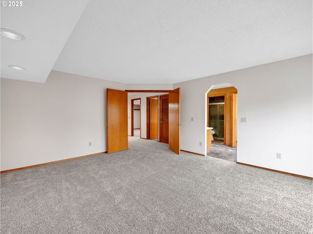 2568 Sw ORCHARD Ct, Gresham, OR 97080