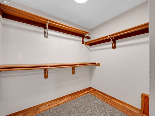 2568 Sw ORCHARD Ct, Gresham, OR 97080