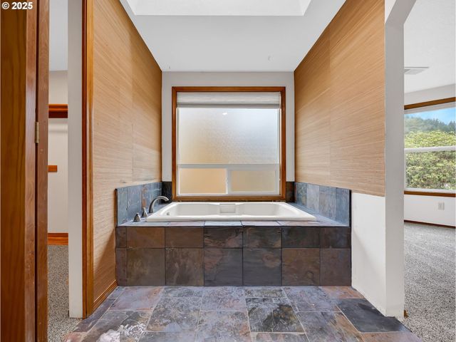 2568 Sw ORCHARD Ct, Gresham, OR 97080