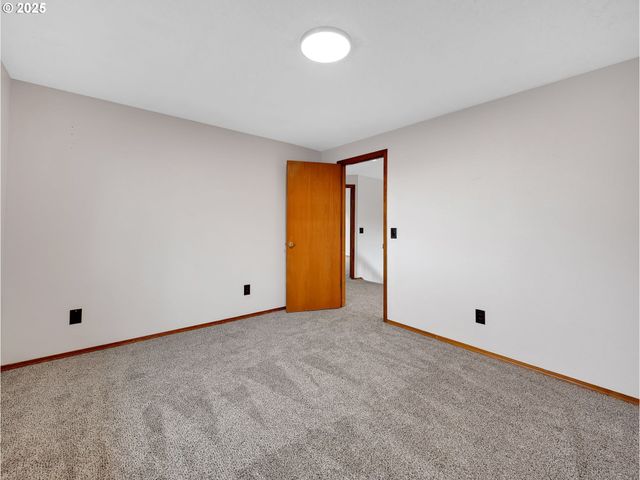 2568 Sw ORCHARD Ct, Gresham, OR 97080