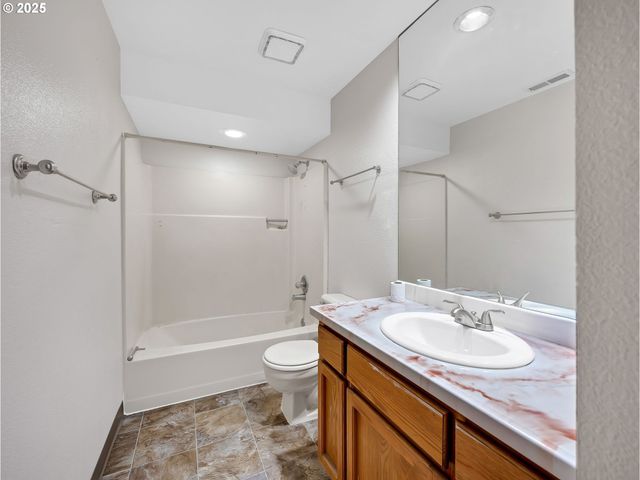 2568 Sw ORCHARD Ct, Gresham, OR 97080