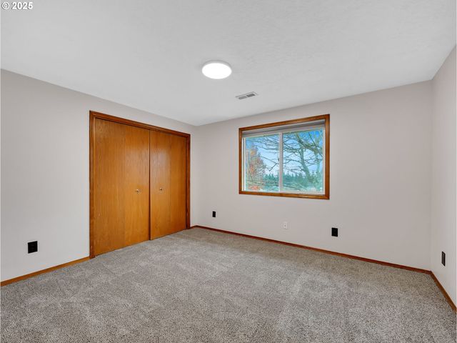 2568 Sw ORCHARD Ct, Gresham, OR 97080