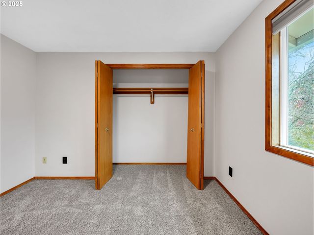 2568 Sw ORCHARD Ct, Gresham, OR 97080