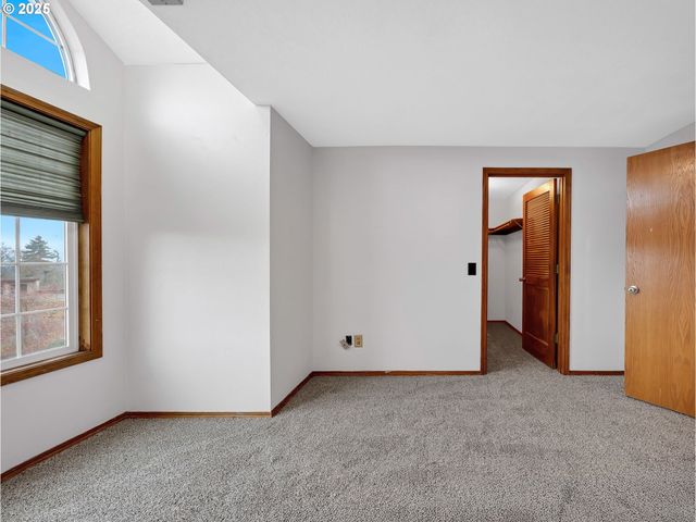 2568 Sw ORCHARD Ct, Gresham, OR 97080