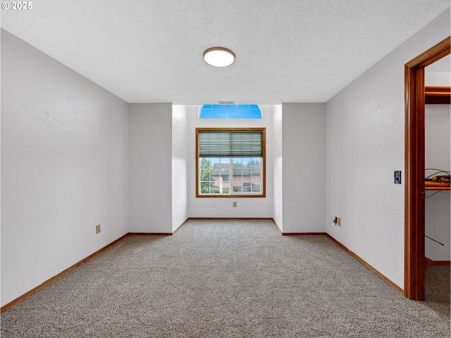 2568 Sw ORCHARD Ct, Gresham, OR 97080