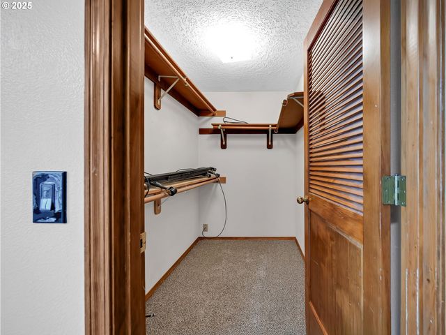 2568 Sw ORCHARD Ct, Gresham, OR 97080