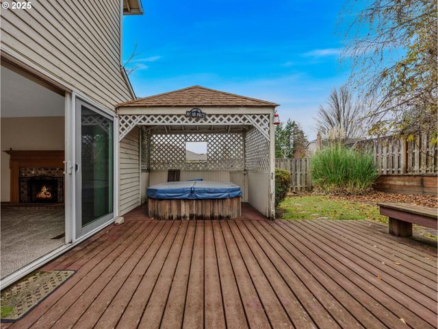 2568 Sw ORCHARD Ct, Gresham, OR 97080