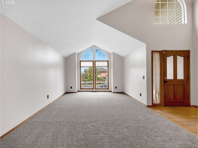 2568 Sw ORCHARD Ct, Gresham, OR 97080