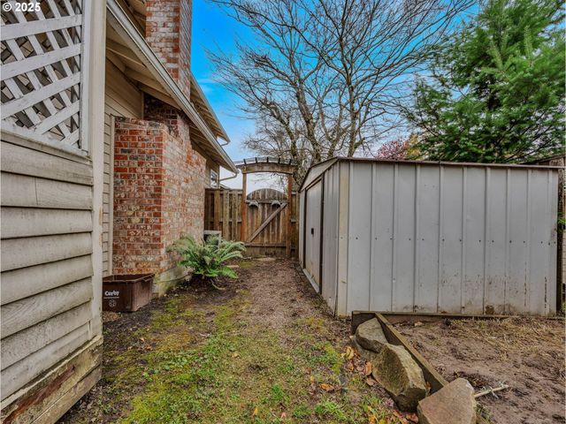 2568 Sw ORCHARD Ct, Gresham, OR 97080