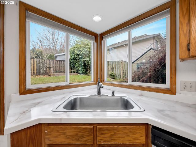 2568 Sw ORCHARD Ct, Gresham, OR 97080